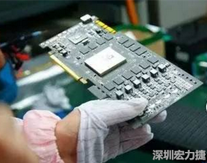 在當(dāng)前的產(chǎn)業(yè)鏈整合和協(xié)同發(fā)展創(chuàng)新的戰(zhàn)略轉(zhuǎn)型期，PCB高密度化和PCB新功能化和智能化，輕、薄、細(xì)、小的發(fā)展帶來的產(chǎn)品散熱、精密布局、封裝設(shè)計等也為上游CCL產(chǎn)業(yè)的創(chuàng)新提出了更為嚴(yán)苛的要求。