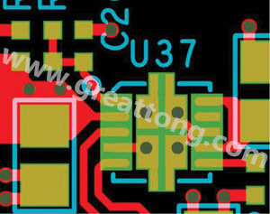 因孔徑過(guò)大，焊料沿孔壁爬溢流出