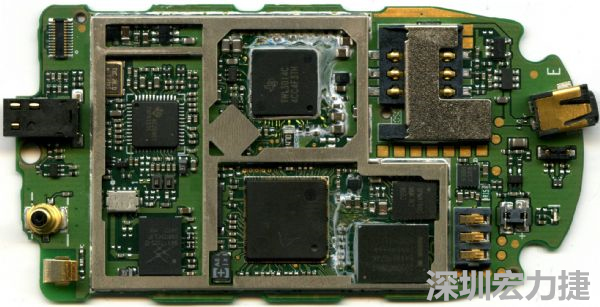 在射頻、核心處理器、高速記憶體等高頻元件區(qū)塊，可使用金屬屏蔽方式改善產(chǎn)品EMI影響問題。