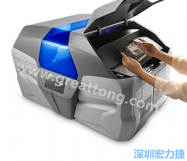 利用3D列印機(jī)器可制造多層板。