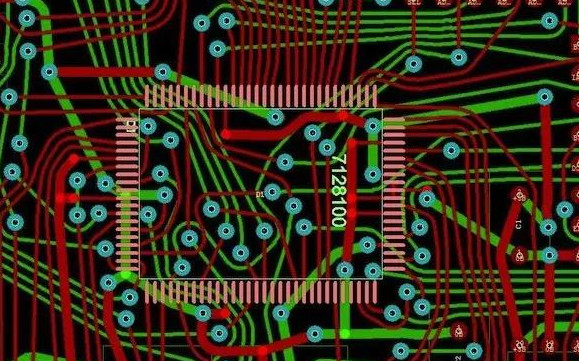 底圖：同樣的設(shè)計但采用了任意角度的布線。
