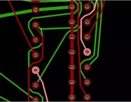 通過自動優(yōu)化導線形狀消除導線打彎(用線段近似弧線只是為了顯示沒有弧線的任何角度例子)。