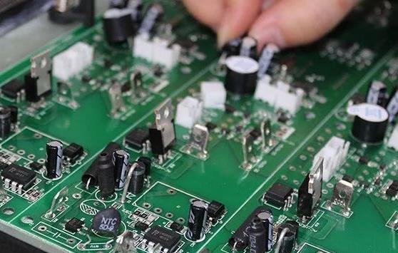 PCBA加工貼片元器件與插件元器件的區(qū)別在哪？